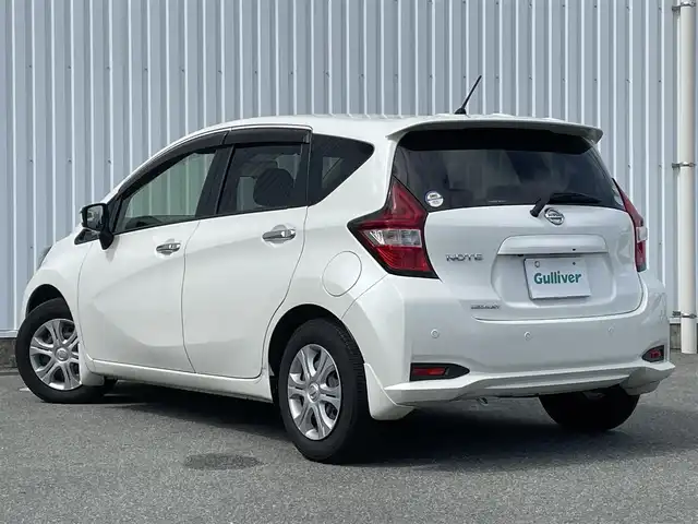 日産 ノート メダリスト X 福岡県 2017(平29)年 5.1万km ブリリアントホワイトパール エマージェンシーブレーキ/純正ナビ（ＭＪ１１６Ｄ－Ｗ）/フルセグTV/CD/SD/BT/AM/FM/アラウンドビューモニター/スマートルームミラー/車線逸脱防止支援システム/コーナーセンサー/ステアリングリモコン/アイドリングストップ/スマートキー/プッシュスタート/電格ミラー