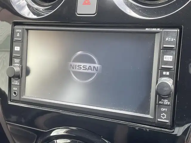 日産 ノート メダリスト X 福岡県 2017(平29)年 5.1万km ブリリアントホワイトパール エマージェンシーブレーキ/純正ナビ（ＭＪ１１６Ｄ－Ｗ）/フルセグTV/CD/SD/BT/AM/FM/アラウンドビューモニター/スマートルームミラー/車線逸脱防止支援システム/コーナーセンサー/ステアリングリモコン/アイドリングストップ/スマートキー/プッシュスタート/電格ミラー