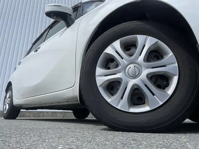 日産 ノート メダリスト X 福岡県 2017(平29)年 5.1万km ブリリアントホワイトパール エマージェンシーブレーキ/純正ナビ（ＭＪ１１６Ｄ－Ｗ）/フルセグTV/CD/SD/BT/AM/FM/アラウンドビューモニター/スマートルームミラー/車線逸脱防止支援システム/コーナーセンサー/ステアリングリモコン/アイドリングストップ/スマートキー/プッシュスタート/電格ミラー
