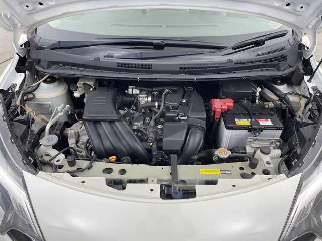 日産 ノート メダリスト X 三重県 2017(平29)年 5.1万km ブリリアントホワイトパール /禁煙車//純正ナビ//アラウンドビューモニター//インテリジェントスマートルームミラー//エマージェンシーブレーキ//衝突軽減ブレーキ//レーンキープアシスト//前後コーナーセンサー//ハーフレザーシート//ステアリングスイッチ