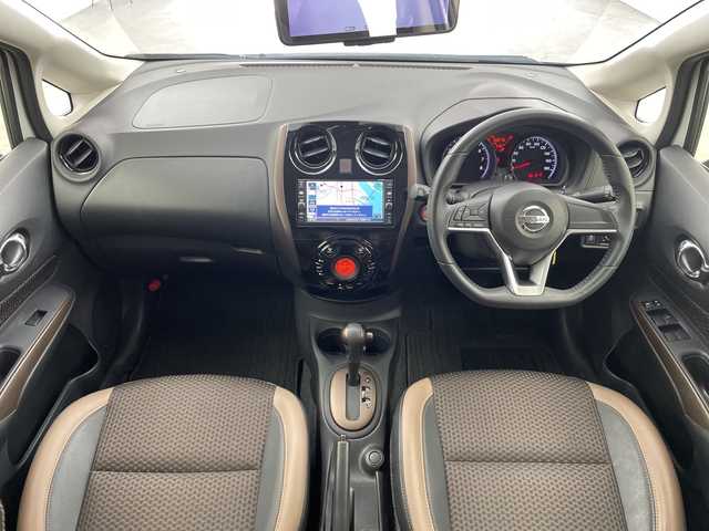 日産 ノート メダリスト X 三重県 2017(平29)年 5.1万km ブリリアントホワイトパール /禁煙車//純正ナビ//アラウンドビューモニター//インテリジェントスマートルームミラー//エマージェンシーブレーキ//衝突軽減ブレーキ//レーンキープアシスト//前後コーナーセンサー//ハーフレザーシート//ステアリングスイッチ