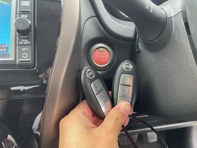 日産 ノート メダリスト X 三重県 2017(平29)年 5.1万km ブリリアントホワイトパール /禁煙車//純正ナビ//アラウンドビューモニター//インテリジェントスマートルームミラー//エマージェンシーブレーキ//衝突軽減ブレーキ//レーンキープアシスト//前後コーナーセンサー//ハーフレザーシート//ステアリングスイッチ