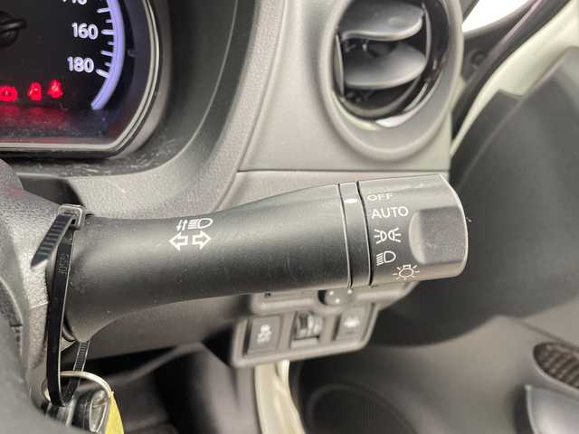 日産 ノート メダリスト X 三重県 2017(平29)年 5.1万km ブリリアントホワイトパール /禁煙車//純正ナビ//アラウンドビューモニター//インテリジェントスマートルームミラー//エマージェンシーブレーキ//衝突軽減ブレーキ//レーンキープアシスト//前後コーナーセンサー//ハーフレザーシート//ステアリングスイッチ