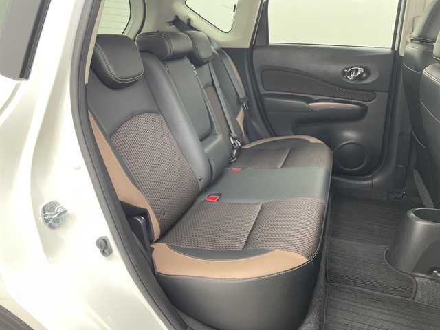 日産 ノート メダリスト X 三重県 2017(平29)年 5.1万km ブリリアントホワイトパール /禁煙車//純正ナビ//アラウンドビューモニター//インテリジェントスマートルームミラー//エマージェンシーブレーキ//衝突軽減ブレーキ//レーンキープアシスト//前後コーナーセンサー//ハーフレザーシート//ステアリングスイッチ