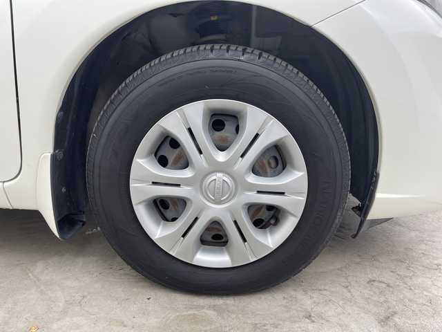 日産 ノート メダリスト X 三重県 2017(平29)年 5.1万km ブリリアントホワイトパール /禁煙車//純正ナビ//アラウンドビューモニター//インテリジェントスマートルームミラー//エマージェンシーブレーキ//衝突軽減ブレーキ//レーンキープアシスト//前後コーナーセンサー//ハーフレザーシート//ステアリングスイッチ