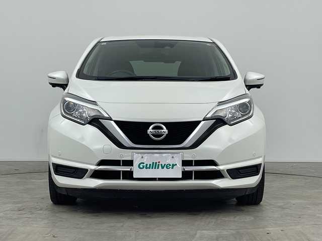 日産 ノート メダリスト X 三重県 2017(平29)年 5.1万km ブリリアントホワイトパール /禁煙車//純正ナビ//アラウンドビューモニター//インテリジェントスマートルームミラー//エマージェンシーブレーキ//衝突軽減ブレーキ//レーンキープアシスト//前後コーナーセンサー//ハーフレザーシート//ステアリングスイッチ