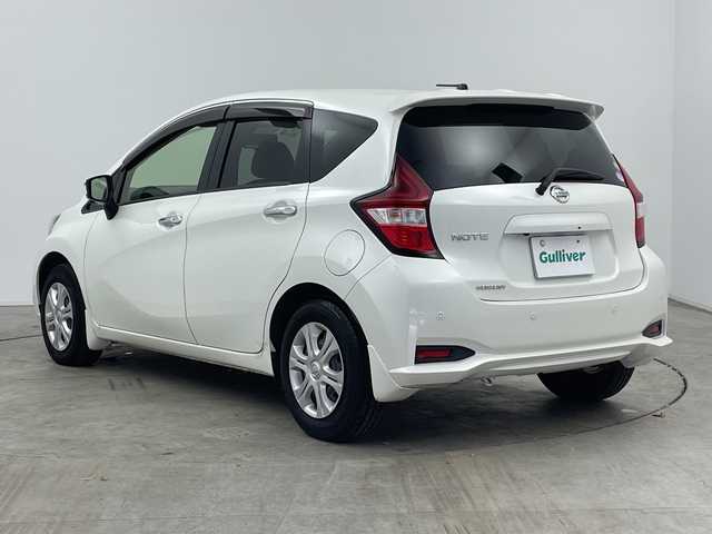 日産 ノート メダリスト X 三重県 2017(平29)年 5.1万km ブリリアントホワイトパール /禁煙車//純正ナビ//アラウンドビューモニター//インテリジェントスマートルームミラー//エマージェンシーブレーキ//衝突軽減ブレーキ//レーンキープアシスト//前後コーナーセンサー//ハーフレザーシート//ステアリングスイッチ