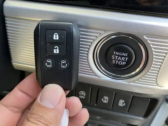 スズキ スペーシア カスタム HYBRID XS 三重県 2020(令2)年 3.3万km ピュアホワイトP ワンオーナー/スズキセーフティサポート/ ・デュアルセンサーブレーキサポート/ ・誤発進抑制機能/ ・車線逸脱警報/ ・ふらつき警報/ ・先行車発進お知らせ機能/ ・ハイビームアシスト/♪純正SDナビ/・フルセグ・Bluetooth/・CD/DVD再生・SD録音/・USB/♪全方位モニター/♪バックカメラ/♪ヘッドアップディスプレイ/♪両側パワースライドドア/♪LEDヘッドライト/♪LEDフォグ/♪ハーフレザーシート/♪D席シートヒーター/♪オートリトラクタブルミラー/♪スマートキー×2/♪プッシュスタート/♪ビルトインETC/♪純正15インチAW/♪純正エアロ/♪ウィンカーミラー/♪アイドリングストップ/♪革巻きステアリング/♪ステアリングスイッチ/♪フロアマット/♪ドアバイザー/♪プライバシーガラス