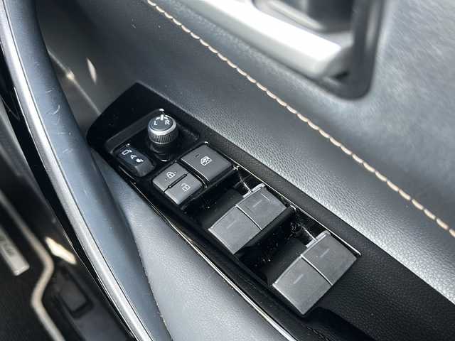 トヨタ カローラツーリング ハイブリッド ダブルバイビー 福島県 2020(令2)年 6.8万km ブラックマイカ 純正ナビ/バックカメラ/ビルトインETC/前後コーナーセンサー/前方ドライブレコーダー/LEDヘッドライト/オートハイビーム/USB給電ポート/オートハイビーム/革巻きステアリング/電子パーキング/レーダークルーズコントロール/電動格納ミラー/禁煙車