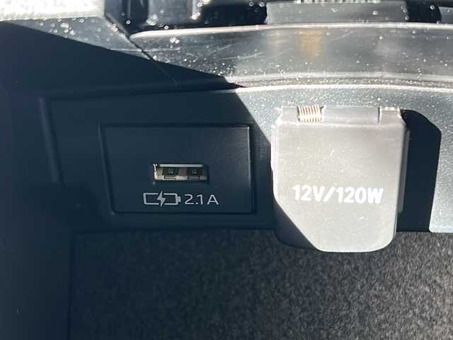 トヨタ カローラツーリング ハイブリッド ダブルバイビー 福島県 2020(令2)年 6.8万km ブラックマイカ 純正ナビ/バックカメラ/ビルトインETC/前後コーナーセンサー/前方ドライブレコーダー/LEDヘッドライト/オートハイビーム/USB給電ポート/オートハイビーム/革巻きステアリング/電子パーキング/レーダークルーズコントロール/電動格納ミラー/禁煙車