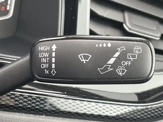 フォルクスワーゲン ＶＷ ポロ TSI アクティブ 和歌山県 2023(令5)年 1.8万km クリーム 純正ディスプレイオーディオ/バックカメラ/Apple Car Play/AndroidAuto/衝突軽減ブレーキ/レーダークルコン/オートライト/前後コーナーセンサー/前後ドラレコ/ETC２．０/置くだけ充電器/ステリモ/パドルシフト/LEDヘッドライト