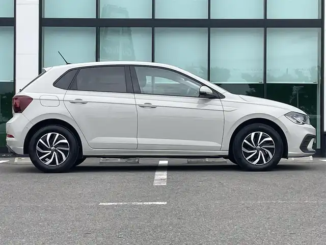 フォルクスワーゲン ＶＷ ポロ TSI アクティブ 和歌山県 2023(令5)年 1.8万km クリーム 純正ディスプレイオーディオ/バックカメラ/Apple Car Play/AndroidAuto/衝突軽減ブレーキ/レーダークルコン/オートライト/前後コーナーセンサー/前後ドラレコ/ETC２．０/置くだけ充電器/ステリモ/パドルシフト/LEDヘッドライト