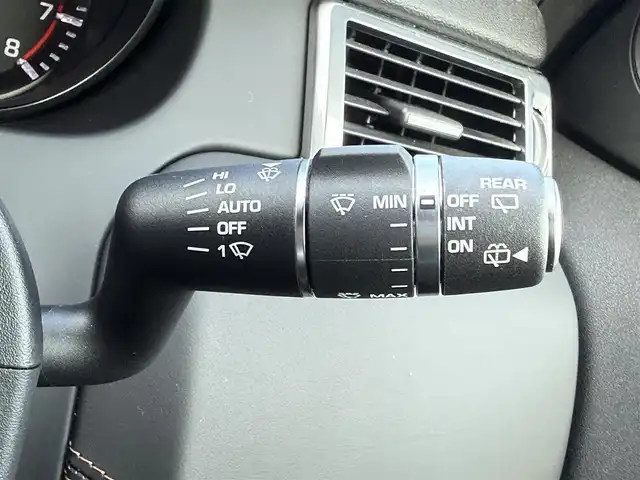 ランドローバー ランドローバー ディスカバリーS　HSEラグジュアリ 静岡県 2015(平27)年 3.5万km 白 ガラスルーフ/茶革シート/電動リアゲート/メルディアン/純正ナビ/フルセグテレビ/バックカメラ/クルーズコントロール/パワーシート/シートヒーター /シートエアコン/スマートキー/ETC/純正フロアマット/純正19インチアルミホイール