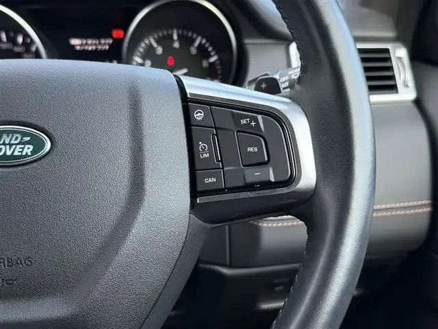 ランドローバー ランドローバー ディスカバリーS　HSEラグジュアリ 静岡県 2015(平27)年 3.5万km 白 ガラスルーフ/茶革シート/電動リアゲート/メルディアン/純正ナビ/フルセグテレビ/バックカメラ/クルーズコントロール/パワーシート/シートヒーター /シートエアコン/スマートキー/ETC/純正フロアマット/純正19インチアルミホイール