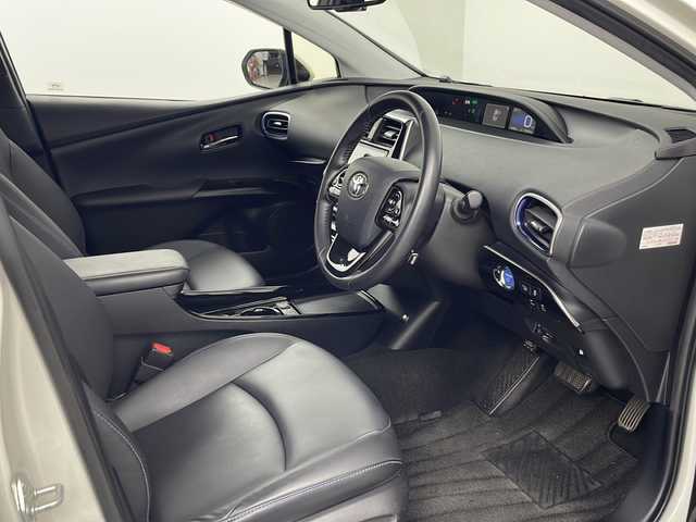 トヨタ プリウス A ツーリングセレクション 埼玉県 2019(令1)年 5.2万km ホワイトパールクリスタルシャイン 純正ナビ　/バックカメラ　/ドライブレコーダー　/ビルトインＥＴＣ２．０　/ＢＳＭ　/自動駐車システム　/シートヒーター　/パワーシート　/衝突軽減システム/アダプティブクルーズコントロール/レーンキープアシスト　/オートマティックハイビーム/ヘッドアップディスプレイ/純正17インチアルミホイール/純正フロアマット/純正ドアバイザー/フロントフォグランプ/LEDヘッドライト/HDMI/プッシュスタート/スマートキー