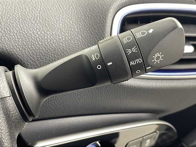 トヨタ プリウス A ツーリングセレクション 埼玉県 2019(令1)年 5.2万km ホワイトパールクリスタルシャイン 純正ナビ　/バックカメラ　/ドライブレコーダー　/ビルトインＥＴＣ２．０　/ＢＳＭ　/自動駐車システム　/シートヒーター　/パワーシート　/衝突軽減システム/アダプティブクルーズコントロール/レーンキープアシスト　/オートマティックハイビーム/ヘッドアップディスプレイ/純正17インチアルミホイール/純正フロアマット/純正ドアバイザー/フロントフォグランプ/LEDヘッドライト/HDMI/プッシュスタート/スマートキー