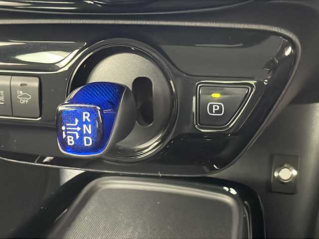 トヨタ プリウス A ツーリングセレクション 埼玉県 2019(令1)年 5.2万km ホワイトパールクリスタルシャイン 純正ナビ　/バックカメラ　/ドライブレコーダー　/ビルトインＥＴＣ２．０　/ＢＳＭ　/自動駐車システム　/シートヒーター　/パワーシート　/衝突軽減システム/アダプティブクルーズコントロール/レーンキープアシスト　/オートマティックハイビーム/ヘッドアップディスプレイ/純正17インチアルミホイール/純正フロアマット/純正ドアバイザー/フロントフォグランプ/LEDヘッドライト/HDMI/プッシュスタート/スマートキー