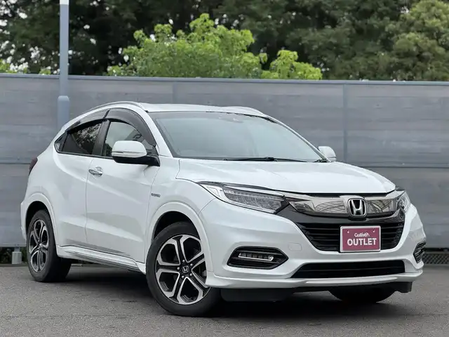 ホンダ ヴェゼル ハイブリッド Z ホンダセンシング 三重県 2019(平31)年 5.3万km プラチナホワイトパール ワンオーナー/純正8インチナビ【VXM-197VFEi】/・バックカメラ/・FM/AM/Bluetooth/フルセグ/CD/DVD/HDMI/ホンダセンシング/・衝突軽減ブレーキ/・車線維持支援システム/・アダプティブクルーズコントロール/ブラック革/ファブリックコンビシート/前席シートヒーター/パドルシフト/ステアリングスイッチ/ビルトインETC/純正17インチ5本スポークブラック塗装アルミホイール/純正フロアマット/LEDヘッドライト/オートライト/スマートキー×2/取説/保証書