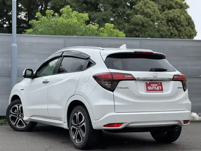 ホンダ ヴェゼル ハイブリッド Z ホンダセンシング 三重県 2019(平31)年 5.3万km プラチナホワイトパール ワンオーナー/純正8インチナビ【VXM-197VFEi】/・バックカメラ/・FM/AM/Bluetooth/フルセグ/CD/DVD/HDMI/ホンダセンシング/・衝突軽減ブレーキ/・車線維持支援システム/・アダプティブクルーズコントロール/ブラック革/ファブリックコンビシート/前席シートヒーター/パドルシフト/ステアリングスイッチ/ビルトインETC/純正17インチ5本スポークブラック塗装アルミホイール/純正フロアマット/LEDヘッドライト/オートライト/スマートキー×2/取説/保証書