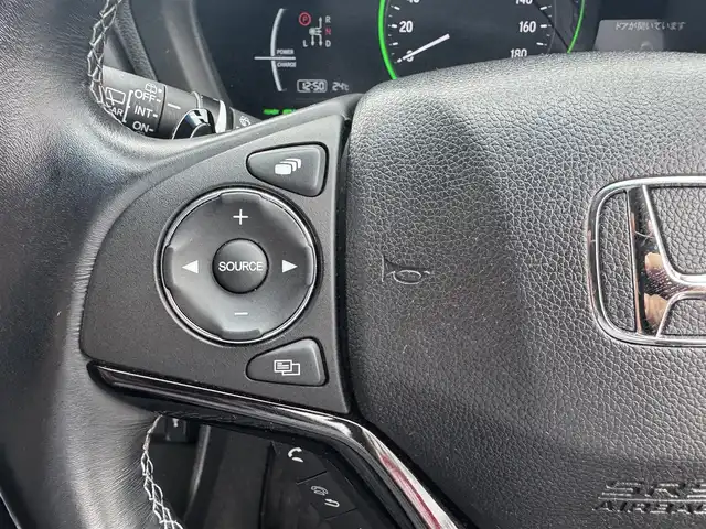 ホンダ ヴェゼル ハイブリッド Z ホンダセンシング 三重県 2019(平31)年 5.3万km プラチナホワイトパール ワンオーナー/純正8インチナビ【VXM-197VFEi】/・バックカメラ/・FM/AM/Bluetooth/フルセグ/CD/DVD/HDMI/ホンダセンシング/・衝突軽減ブレーキ/・車線維持支援システム/・アダプティブクルーズコントロール/ブラック革/ファブリックコンビシート/前席シートヒーター/パドルシフト/ステアリングスイッチ/ビルトインETC/純正17インチ5本スポークブラック塗装アルミホイール/純正フロアマット/LEDヘッドライト/オートライト/スマートキー×2/取説/保証書