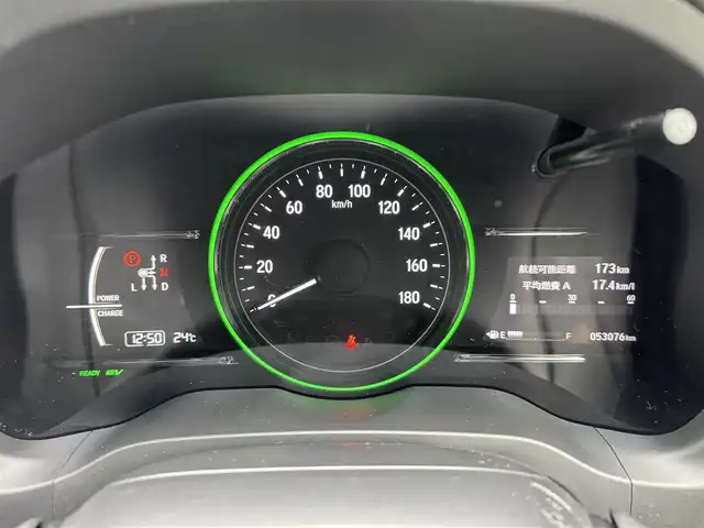 ホンダ ヴェゼル ハイブリッド Z ホンダセンシング 三重県 2019(平31)年 5.3万km プラチナホワイトパール ワンオーナー/純正8インチナビ【VXM-197VFEi】/・バックカメラ/・FM/AM/Bluetooth/フルセグ/CD/DVD/HDMI/ホンダセンシング/・衝突軽減ブレーキ/・車線維持支援システム/・アダプティブクルーズコントロール/ブラック革/ファブリックコンビシート/前席シートヒーター/パドルシフト/ステアリングスイッチ/ビルトインETC/純正17インチ5本スポークブラック塗装アルミホイール/純正フロアマット/LEDヘッドライト/オートライト/スマートキー×2/取説/保証書