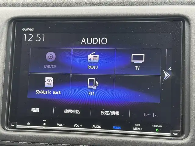 ホンダ ヴェゼル ハイブリッド Z ホンダセンシング 三重県 2019(平31)年 5.3万km プラチナホワイトパール ワンオーナー/純正8インチナビ【VXM-197VFEi】/・バックカメラ/・FM/AM/Bluetooth/フルセグ/CD/DVD/HDMI/ホンダセンシング/・衝突軽減ブレーキ/・車線維持支援システム/・アダプティブクルーズコントロール/ブラック革/ファブリックコンビシート/前席シートヒーター/パドルシフト/ステアリングスイッチ/ビルトインETC/純正17インチ5本スポークブラック塗装アルミホイール/純正フロアマット/LEDヘッドライト/オートライト/スマートキー×2/取説/保証書