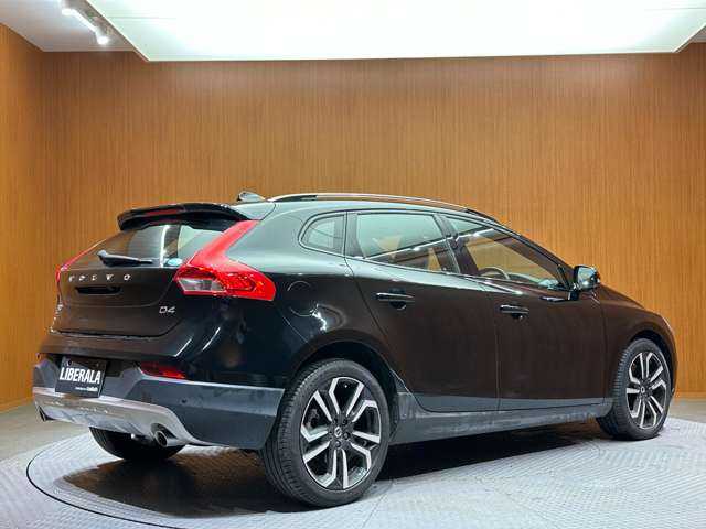 ボルボ Ｖ４０ クロスカントリー D4 ダイナミックED 千葉県 2019(令1)年 4万km 黒 ＡＣＣ　/ＢＬＩＳ　/純正ナビ　/バックカメラ　/メモリーパワーシート　/ドライブレコーダー　/ＬＥＤヘッドライト　/オートライト　/純正１８インチＡＷ　/レーンキープアシスト　/リアＰＤＣ　/衝突軽減Ｂ　/ＥＴＣ