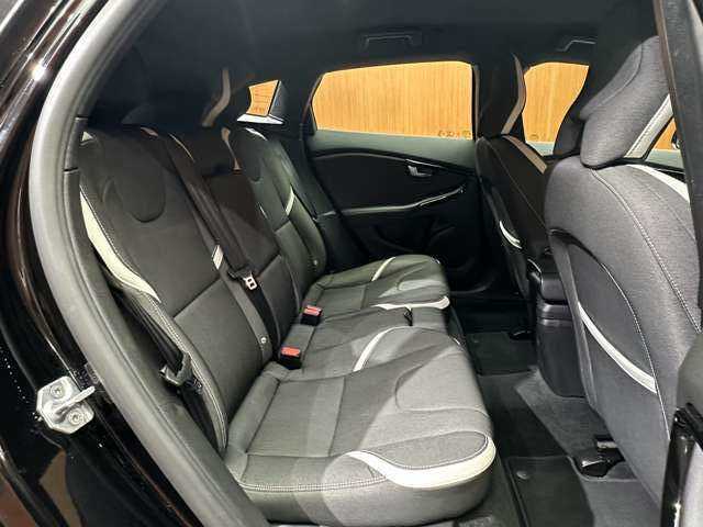 ボルボ Ｖ４０ クロスカントリー D4 ダイナミックED 千葉県 2019(令1)年 4万km 黒 ＡＣＣ　/ＢＬＩＳ　/純正ナビ　/バックカメラ　/メモリーパワーシート　/ドライブレコーダー　/ＬＥＤヘッドライト　/オートライト　/純正１８インチＡＷ　/レーンキープアシスト　/リアＰＤＣ　/衝突軽減Ｂ　/ＥＴＣ