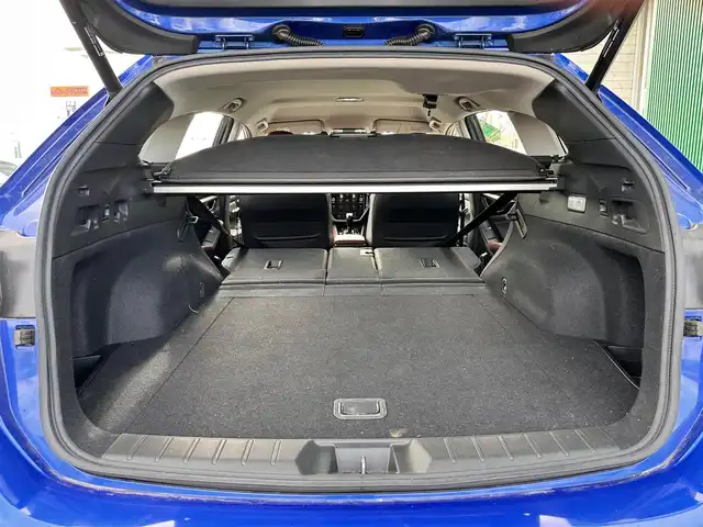 スバル レヴォーグ 1．8STIスポーツ EX 宮城県 2021(令3)年 3.4万km WRブルーパール アイサイトXテクノロジー/・渋滞時ハンズオフ/・渋滞時発進アシスト/・アクティブレーンチェンジアシスト/・ドライバー異常時対応/・カーブ前抑制機能/・料金所前速度制限/アイサイトコアテクノロジー/・プリクラッシュブレーキ/・AT誤発進抑制機能/・追従機能付きクルーズコントロール/・ツーリングアシスト/・車線逸脱抑制/アイサイトセイフティプラス/・運転支援テクノロジー/・視界拡張テクノロジー/4WD/STI12.3インチフル液晶メーター/純正11.6インチディスプレイナビ/・Bluetooth/・Apple CarPlay/Android Auto/・地デジTV/フロント/サイド/バックカメラ/サイドシルスポイラー/リアスポイラー/STIロゴ入り大型マフラーカッター/STIブラックツートンレザーシート/全席シートヒーター/左右独立温度調整フルオートエアコン/ハンズフリーバックドア/ステアリング連動フルLEDヘッドランプ/コムテック前後ドライブレコーダー/STIロゴ入ステアリング/STIロゴ入り高触感革巻きステアリング/STIロゴ入りフロアマット/保証書