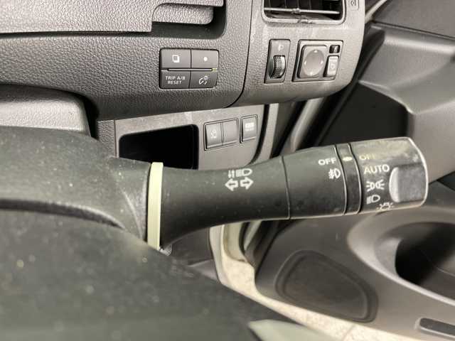 日産 セレナ 20X 道央・札幌 2012(平24)年 9.7万km ホワイト ・４WD/・社外ナビ/・CD/SD/ワンセグ/・バックカメラ/・左パワースライドドア/・クルーズコントロール/・アイドリングストップ/・オートライト/・プッシュスタート/スマートキー/・ETC