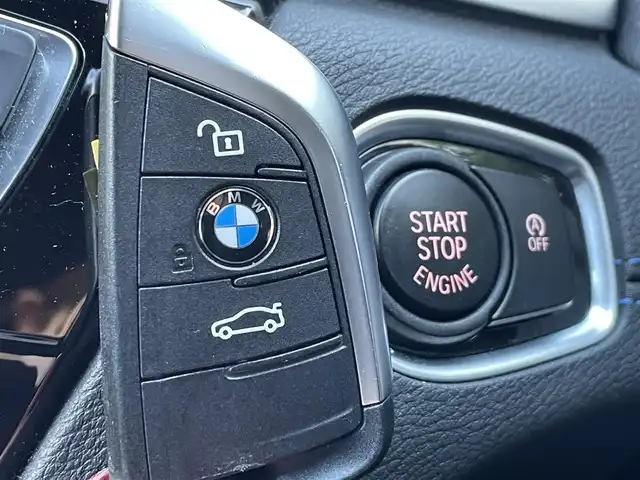 ＢＭＷ Ｘ１ xDrive 18d Mスポーツ EDジョイ+ 静岡県 2021(令3)年 2.6万km サファイアブラックP メモリー付きパワーシート/iDrive/(Bluetooth/USB/AM/FM)/バックカメラ/インテリジェントセーフティー/ヒルディセントコントロール/スポーツシート/M ライトアロイホイールダブルスポークスタイリング/電動リアゲート/LEDライト/バックカメラ/純正フロアマット/ETC2.0/保証書/取扱説明書