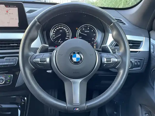 ＢＭＷ Ｘ１ xDrive 18d Mスポーツ EDジョイ+ 静岡県 2021(令3)年 2.6万km サファイアブラックP メモリー付きパワーシート/iDrive/(Bluetooth/USB/AM/FM)/バックカメラ/インテリジェントセーフティー/ヒルディセントコントロール/スポーツシート/M ライトアロイホイールダブルスポークスタイリング/電動リアゲート/LEDライト/バックカメラ/純正フロアマット/ETC2.0/保証書/取扱説明書