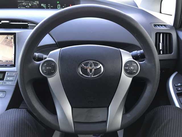 トヨタ プリウス S ツーリングセレクション 千葉県 2012(平24)年 13.3万km ブラックマイカ (株)IDOMが運営する【じしゃロン柏店】の自社ローン対象車両になります。こちらは現金ご利用時の価格です。/自社ローンご希望の方は別途その旨お申付け下さい。//禁煙車/社外フルセグナビ/（CD/DVD/AM/FMラジオ）/(Bluetooth)/スマートキー/プッシュスタート/バックカメラ/ＥＴＣ/ヘッドライトウォッシャー/ステアリングリモコン/電動格納ドアミラー/パワーウインドウ/オートライト/防眩ミラー