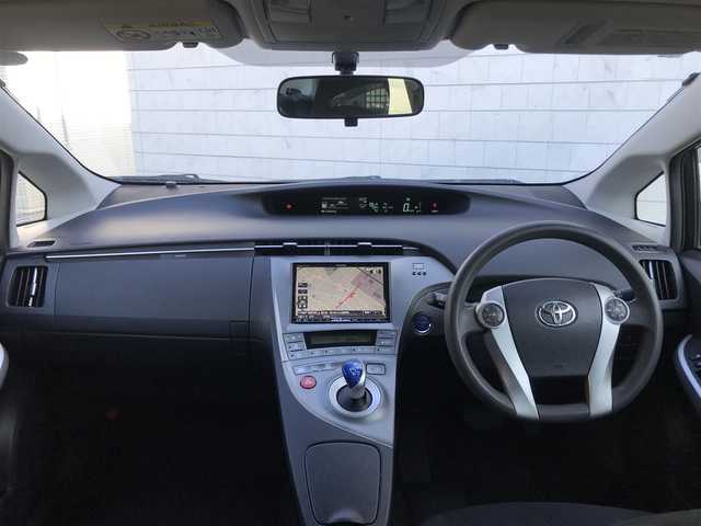 トヨタ プリウス S ツーリングセレクション 千葉県 2012(平24)年 13.3万km ブラックマイカ (株)IDOMが運営する【じしゃロン柏店】の自社ローン対象車両になります。こちらは現金ご利用時の価格です。/自社ローンご希望の方は別途その旨お申付け下さい。//禁煙車/社外フルセグナビ/（CD/DVD/AM/FMラジオ）/(Bluetooth)/スマートキー/プッシュスタート/バックカメラ/ＥＴＣ/ヘッドライトウォッシャー/ステアリングリモコン/電動格納ドアミラー/パワーウインドウ/オートライト/防眩ミラー