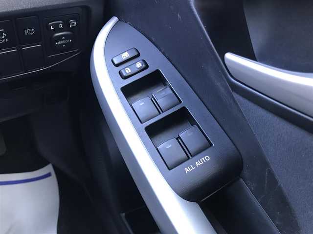 トヨタ プリウス S ツーリングセレクション 千葉県 2012(平24)年 13.3万km ブラックマイカ (株)IDOMが運営する【じしゃロン柏店】の自社ローン対象車両になります。こちらは現金ご利用時の価格です。/自社ローンご希望の方は別途その旨お申付け下さい。//禁煙車/社外フルセグナビ/（CD/DVD/AM/FMラジオ）/(Bluetooth)/スマートキー/プッシュスタート/バックカメラ/ＥＴＣ/ヘッドライトウォッシャー/ステアリングリモコン/電動格納ドアミラー/パワーウインドウ/オートライト/防眩ミラー