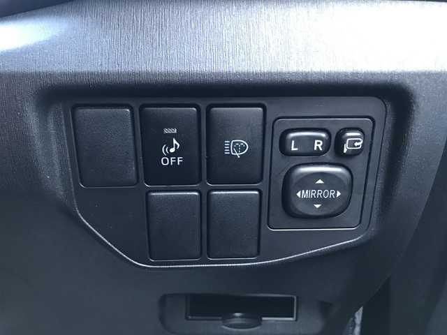 トヨタ プリウス S ツーリングセレクション 千葉県 2012(平24)年 13.3万km ブラックマイカ (株)IDOMが運営する【じしゃロン柏店】の自社ローン対象車両になります。こちらは現金ご利用時の価格です。/自社ローンご希望の方は別途その旨お申付け下さい。//禁煙車/社外フルセグナビ/（CD/DVD/AM/FMラジオ）/(Bluetooth)/スマートキー/プッシュスタート/バックカメラ/ＥＴＣ/ヘッドライトウォッシャー/ステアリングリモコン/電動格納ドアミラー/パワーウインドウ/オートライト/防眩ミラー