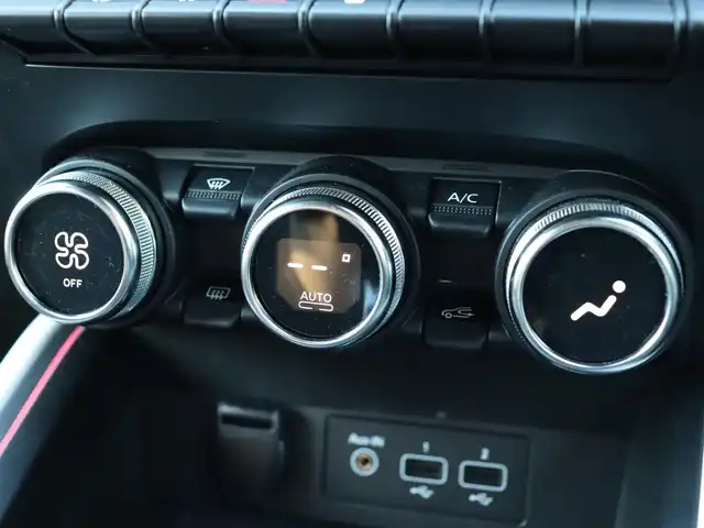 ルノー ルノー ルーテシア インテンス 宮城県 2023(令5)年 0.9万km ルージュフラムM ディスプレイオーディオ　/ハーフレザーシート　/アダプティブクルーズコントロール　/ブラインドスポットワーニング　/ステアリングヒーター　/アンビエントライト　/オートハイビーム　/パーキングセンサー　/パーキングアシスト/LEDヘッドライト/パドルシフト/バックカメラ/レーンキープアシスト/ETC/純正17インチAW/純正フロアマット/プッシュスタート/前後コーナーセンサー/禁煙車