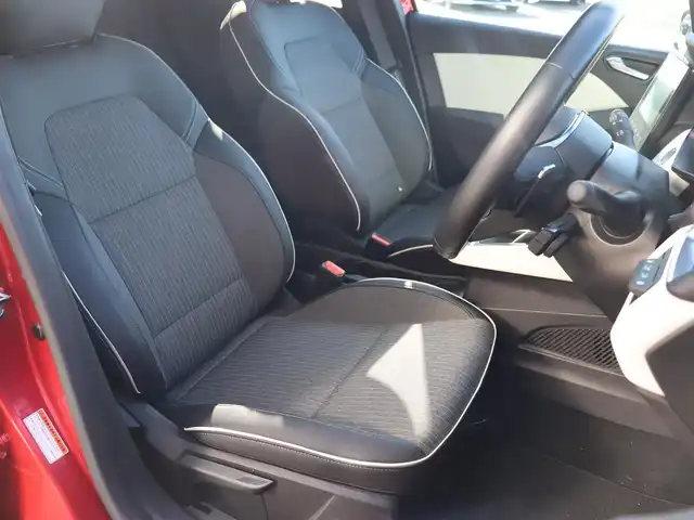 ルノー ルノー ルーテシア インテンス 宮城県 2023(令5)年 0.9万km ルージュフラムM ディスプレイオーディオ　/ハーフレザーシート　/アダプティブクルーズコントロール　/ブラインドスポットワーニング　/ステアリングヒーター　/アンビエントライト　/オートハイビーム　/パーキングセンサー　/パーキングアシスト/LEDヘッドライト/パドルシフト/バックカメラ/レーンキープアシスト/ETC/純正17インチAW/純正フロアマット/プッシュスタート/前後コーナーセンサー/禁煙車