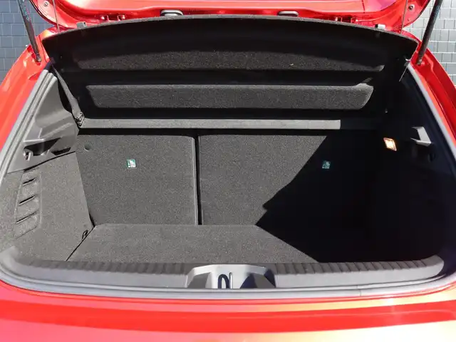 ルノー ルノー ルーテシア インテンス 宮城県 2023(令5)年 0.9万km ルージュフラムM ディスプレイオーディオ　/ハーフレザーシート　/アダプティブクルーズコントロール　/ブラインドスポットワーニング　/ステアリングヒーター　/アンビエントライト　/オートハイビーム　/パーキングセンサー　/パーキングアシスト/LEDヘッドライト/パドルシフト/バックカメラ/レーンキープアシスト/ETC/純正17インチAW/純正フロアマット/プッシュスタート/前後コーナーセンサー/禁煙車