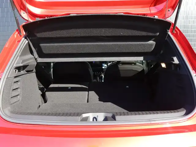 ルノー ルノー ルーテシア インテンス 宮城県 2023(令5)年 0.9万km ルージュフラムM ディスプレイオーディオ　/ハーフレザーシート　/アダプティブクルーズコントロール　/ブラインドスポットワーニング　/ステアリングヒーター　/アンビエントライト　/オートハイビーム　/パーキングセンサー　/パーキングアシスト/LEDヘッドライト/パドルシフト/バックカメラ/レーンキープアシスト/ETC/純正17インチAW/純正フロアマット/プッシュスタート/前後コーナーセンサー/禁煙車