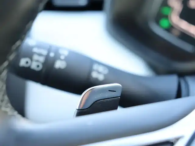 ルノー ルノー ルーテシア インテンス 宮城県 2023(令5)年 0.9万km ルージュフラムM ディスプレイオーディオ　/ハーフレザーシート　/アダプティブクルーズコントロール　/ブラインドスポットワーニング　/ステアリングヒーター　/アンビエントライト　/オートハイビーム　/パーキングセンサー　/パーキングアシスト/LEDヘッドライト/パドルシフト/バックカメラ/レーンキープアシスト/ETC/純正17インチAW/純正フロアマット/プッシュスタート/前後コーナーセンサー/禁煙車