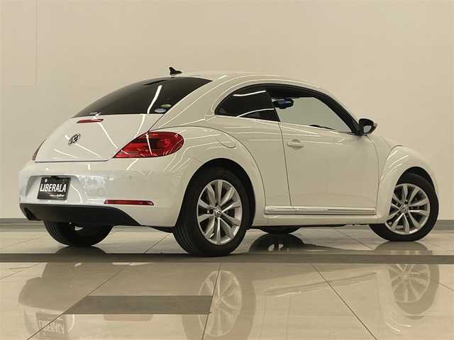 フォルクスワーゲン ザ・ビートル デザイン レザーパッケージ 岡山県 2015(平27)年 3.8万km ピュアホワイト レザーＰＫＧ　/シートＨ　/純正ナビ　/フルセグ　/Ｂｌｕｅｔｏｏｔｈ　/クルーズコントロール　/Ｂカメラ　/パーキングアシスト　/Ａライト　/レインセンサー　/パドルシフト/ETC