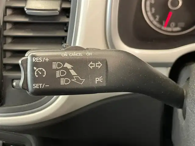 フォルクスワーゲン ザ・ビートル デザイン レザーパッケージ 岡山県 2015(平27)年 3.8万km ピュアホワイト レザーＰＫＧ　/シートＨ　/純正ナビ　/フルセグ　/Ｂｌｕｅｔｏｏｔｈ　/クルーズコントロール　/Ｂカメラ　/パーキングアシスト　/Ａライト　/レインセンサー　/パドルシフト/ETC