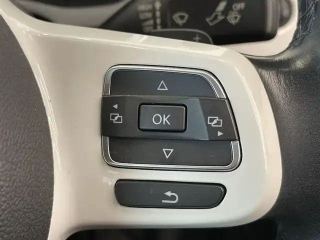 フォルクスワーゲン ザ・ビートル デザイン レザーパッケージ 岡山県 2015(平27)年 3.8万km ピュアホワイト レザーＰＫＧ　/シートＨ　/純正ナビ　/フルセグ　/Ｂｌｕｅｔｏｏｔｈ　/クルーズコントロール　/Ｂカメラ　/パーキングアシスト　/Ａライト　/レインセンサー　/パドルシフト/ETC