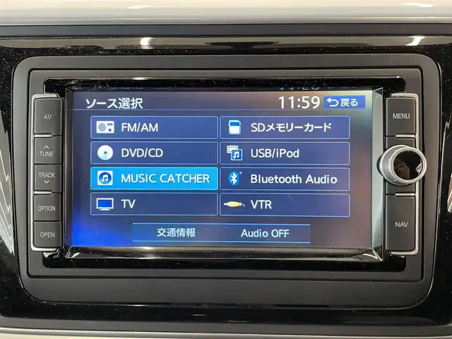 フォルクスワーゲン ザ・ビートル デザイン レザーパッケージ 岡山県 2015(平27)年 3.8万km ピュアホワイト レザーＰＫＧ　/シートＨ　/純正ナビ　/フルセグ　/Ｂｌｕｅｔｏｏｔｈ　/クルーズコントロール　/Ｂカメラ　/パーキングアシスト　/Ａライト　/レインセンサー　/パドルシフト/ETC