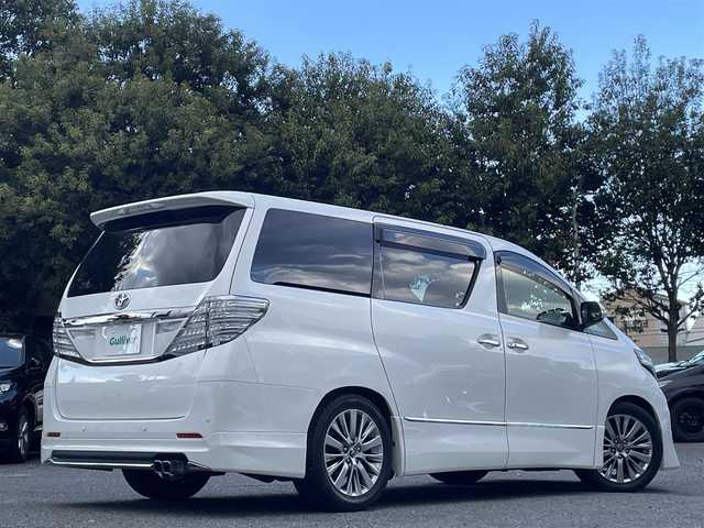 トヨタ アルファード 240S タイプゴールドⅡ 東京都 2015(平27)年 3.2万km ホワイトパールクリスタルシャイン 外部検査済み/ワンオーナー/社外SDナビ（ALPINE/9インチ）/・Bluetoothオーディオ/DVD/USBオーディオ/フルセグTV/ツインムーンルーフ（フロントチルト/リヤ電動スライド）/モデリスタエアロ/・フロントスポイラー/リヤスカート/パワーバックドア（挟み込み防止機能付）/クルーズコントロール/バックカメラ/両側パワースライドドア/プロジェクター式ヘッドランプ/・インテリジェントAFS/2列目キャプテンシート/ビルトインETC/取扱説明書/保証書/スペアキー1本