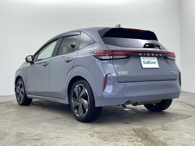 日産 オーラ G FOUR レザーエディション 秋田県 2024(令6)年 1.7万km グレー プロパイロット /エマージェンシーブレーキ　/NissanConnectナビゲーション/　【TV/BT/HDMI】　/アラウンドヴィューモニター　/オートブレーキホールド　/スマートルームミラー　/前席シートヒーター　/ステアリングヒーター/コーナーセンサー /ウィンカーミラー /フォグライト /サイドバイザー /ETC2.0/ハンドル支援/ハンドルヒーター/オートライト/ステアリングリモコン/オートマチックハイビーム/革巻きステアリング/プッシュスタート /自動パーキングブレーキ/USBポート/オートエアコン /フルセグTV/ドライブモードセレクター【SPORT ECO NORMAL】/純正フロアマット/電格ミラー/スマートキー/スペアキー有り