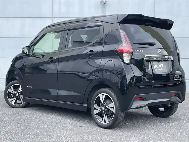 日産 デイズ HWS G ターボ プロパイロットED 千葉県 2022(令4)年 3.7万km ブラック ガソリン（ハイブリッド）/2WD(FF)/CVT/９インチ純正ナビ【MM321D-L】/(FM/AM/CD/DVD/フルセグ)/アラウンドビューモニター/バックカメラ/前ドライブレコーダー/ETC/プロパイロット/・レーンキープアシスト	/・プリクラッシュブレーキアシスト	/・踏み間違い防止アシスト	/・ブレーキアシスト	/・フロント＆バックソナー/・標識検知機能	/電動格納ミラー/電動パーキング/ブレーキホールド/アイドリングストップ/ディスプレイ付自動防眩式ルームミラー/革巻きステアリング/ステアリングスイッチ/オートライト/LEDヘッドライト/フロントフォグ/ヘッドライトレベリング/フルオートエアコン/プッシュスタート/スマートキー/純正フロアマット/ドアバイザー/USB端子