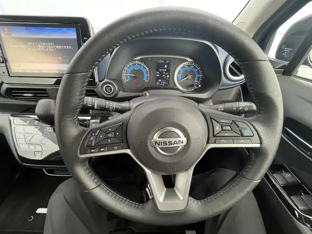 日産 デイズ HWS G ターボ プロパイロットED 千葉県 2022(令4)年 3.7万km ブラック ガソリン（ハイブリッド）/2WD(FF)/CVT/９インチ純正ナビ【MM321D-L】/(FM/AM/CD/DVD/フルセグ)/アラウンドビューモニター/バックカメラ/前ドライブレコーダー/ETC/プロパイロット/・レーンキープアシスト	/・プリクラッシュブレーキアシスト	/・踏み間違い防止アシスト	/・ブレーキアシスト	/・フロント＆バックソナー/・標識検知機能	/電動格納ミラー/電動パーキング/ブレーキホールド/アイドリングストップ/ディスプレイ付自動防眩式ルームミラー/革巻きステアリング/ステアリングスイッチ/オートライト/LEDヘッドライト/フロントフォグ/ヘッドライトレベリング/フルオートエアコン/プッシュスタート/スマートキー/純正フロアマット/ドアバイザー/USB端子