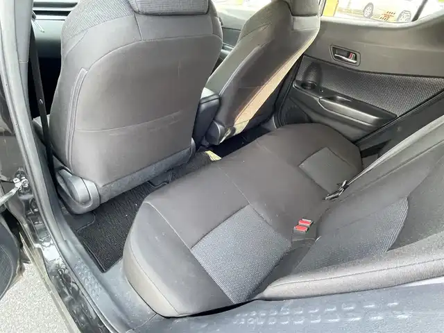 トヨタ Ｃ－ＨＲ S－T LEDパッケージ 長野県 2019(令1)年 5.5万km ブラックマイカ 社外ナビ（FM/AM、CD、DVD、BT）/ワンセグテレビ/クルーズコントロール追従有/ビルトインETC/レーンキープアシスト/衝突軽減システム/横滑り防止装置/社外フロアマット/革ステアリング/ダブルサイドエアバック/カーテンエアバック/LEDオートライト/オートマチックハイビーム/ワンオーナー/スペアキー（１本）/純正サマータイヤ積み込み/保証、取扱説明書/スマートキー